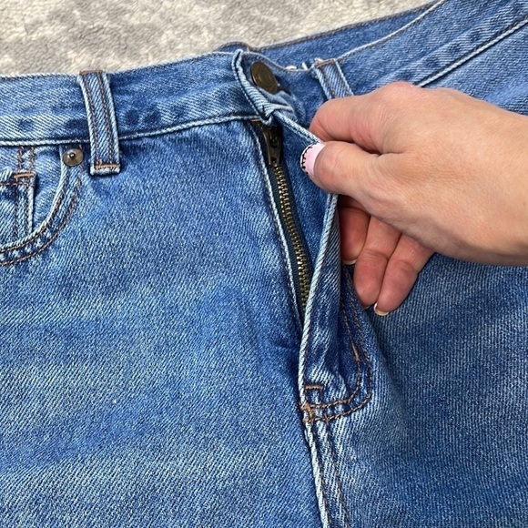 American Eagle High Rise Mom Shorts Denim Jean Cuffed Sz 4 - Picture 5 of 13